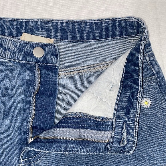 Altard state daisy embroidered fringed denim shorts size XS - Picture 4 of 7
